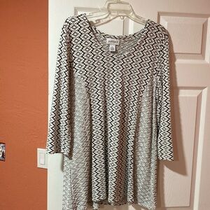 Peck & Peck tunic like new mint condition blouse. Size XL black/white